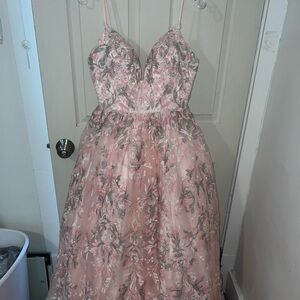 Selling a Sherri Hill Prom Dress, Size 8